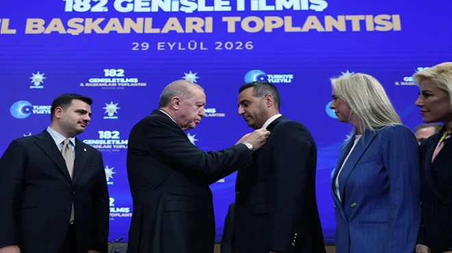 Çiğli Belediye Başkanı Onur Emrah Yıldız AK Parti'ye geçti