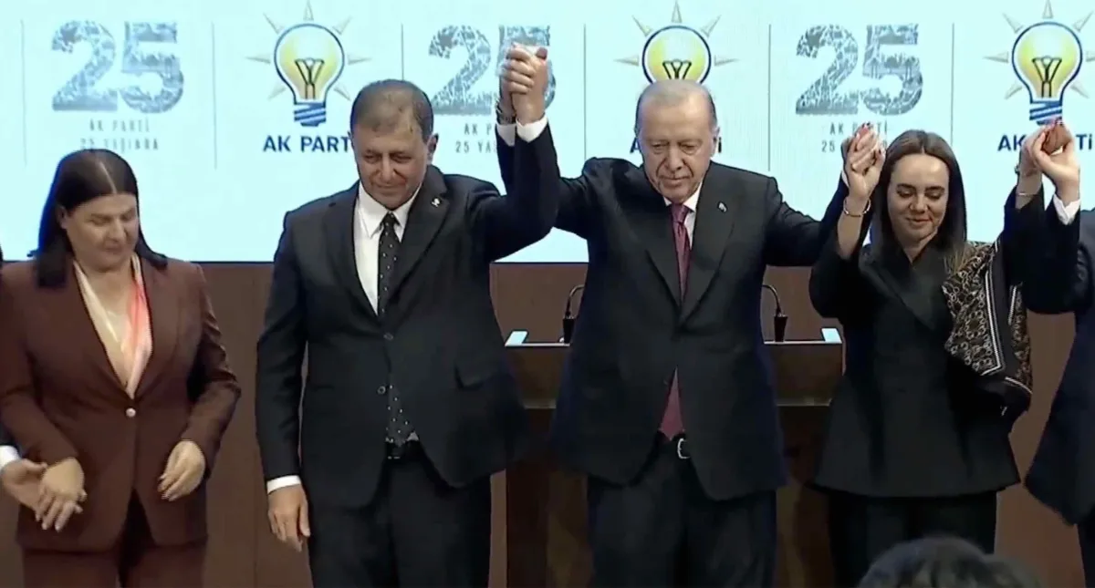 İzmir Büyükşehir Belediye Başkanı Cemil Tugay AK Parti’de