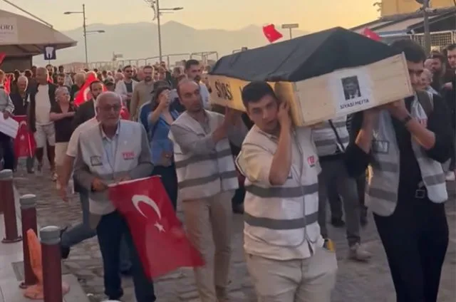 Cemil Tugay’a tabutlu protesto