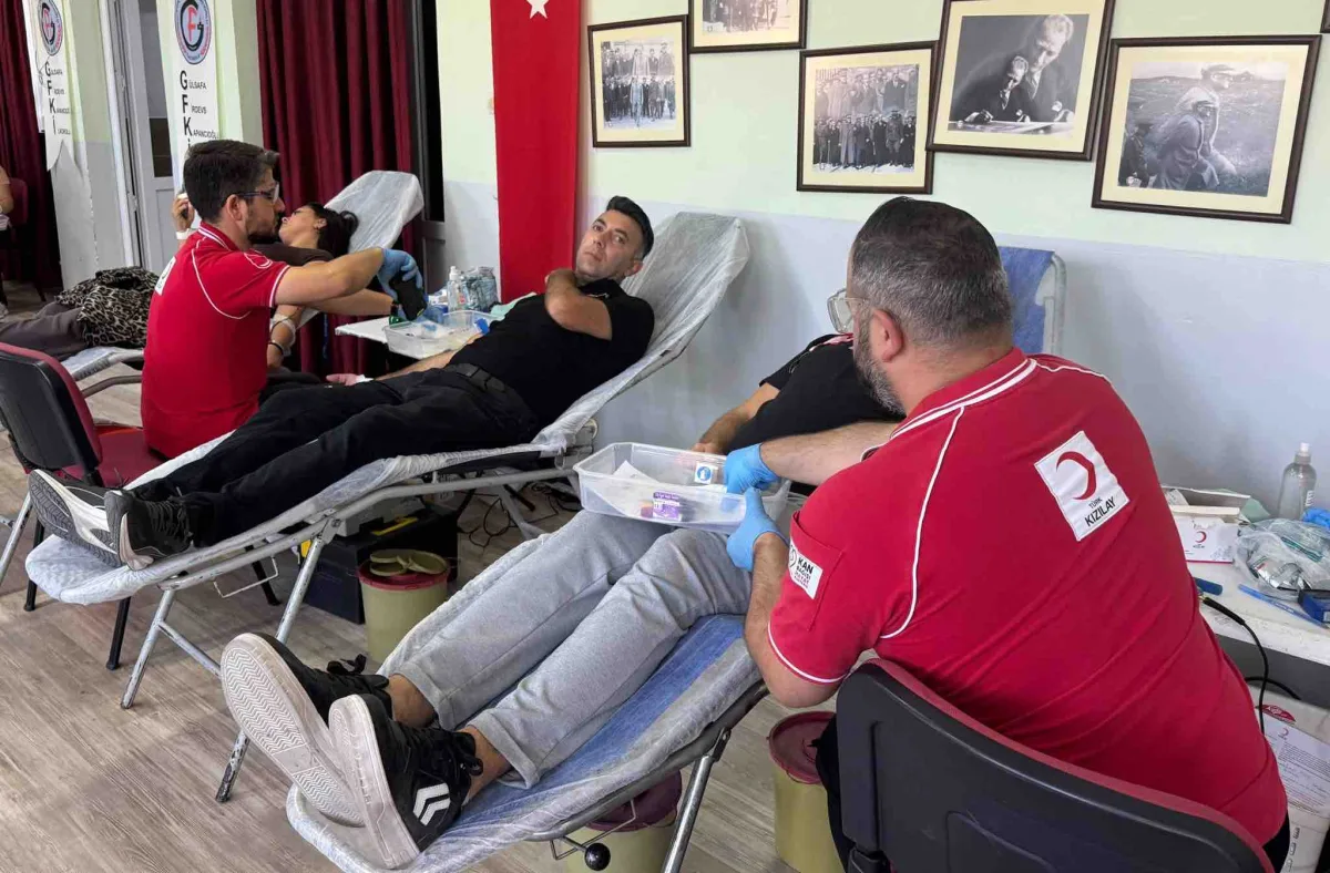 Veliler ve öğretmenler kan bağışında buluştu