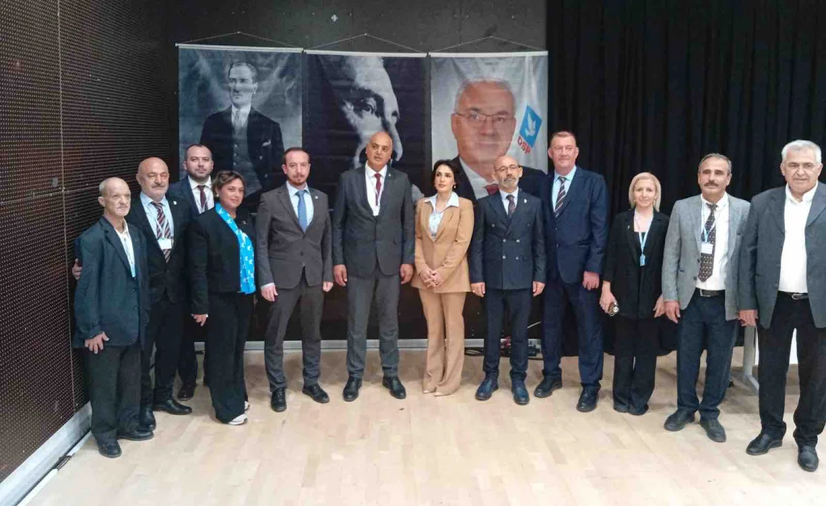 DSP İzmir'de Adem Yaşar güven tazeledi