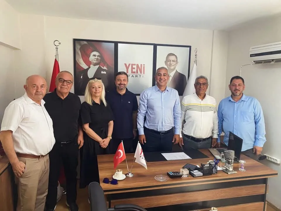 Karşıyaka'da CHP’den 4 meclis üyesi ayrıldı