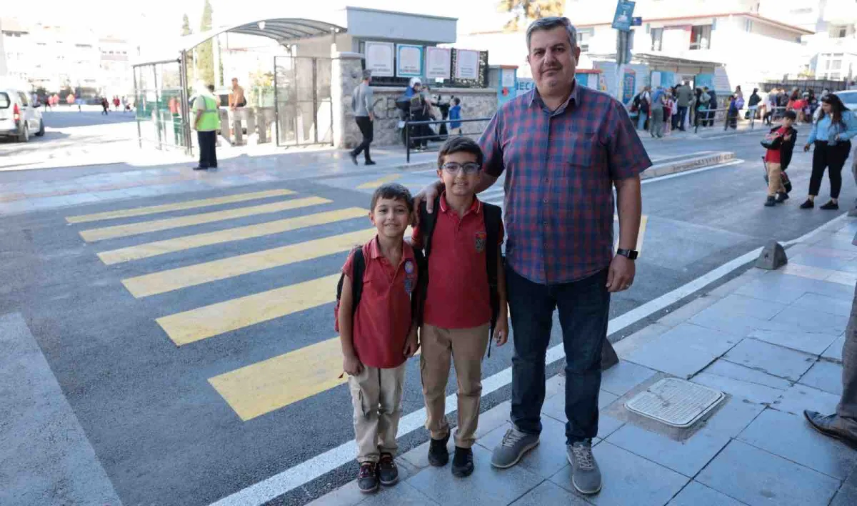 Beş okulun kullandığı sokağa Konak Belediyesi’nden güvenli dokunuş