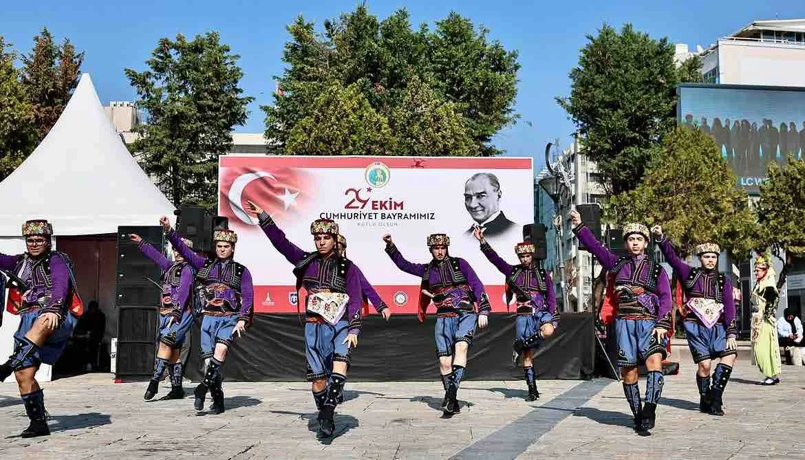 İzmir’de Cumhuriyet coşkusu: Konak Atatürk Meydanı etkinliklerle dolacak