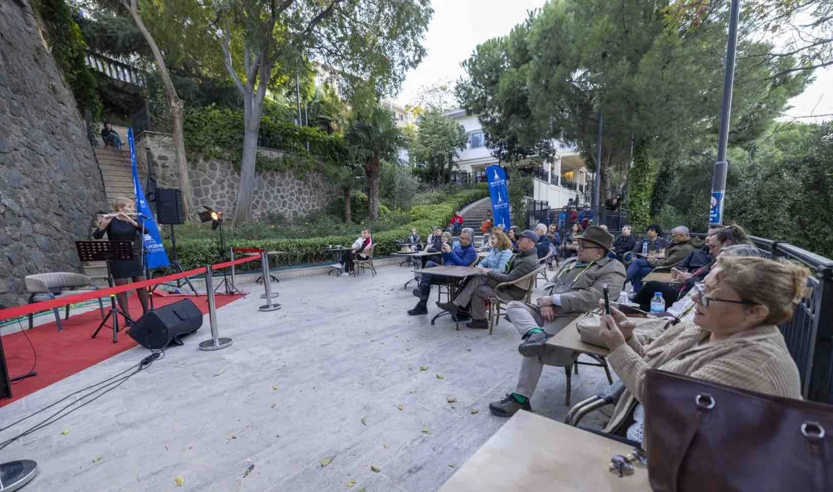 Şato Kütüphanesi'nde müzik molası