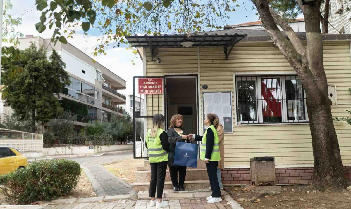İzmir Büyükşehir'den muhtarlara hediye seti
