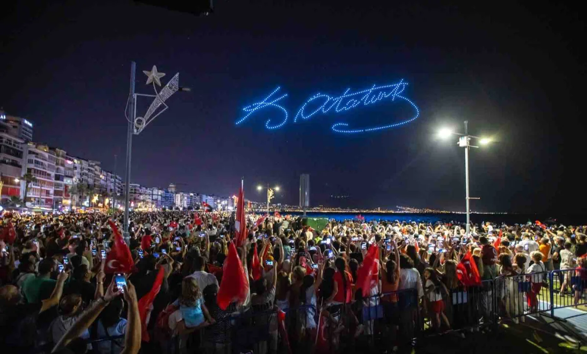 İzmir’de 29 Ekim coşkusu gökyüzünden taçlanacak