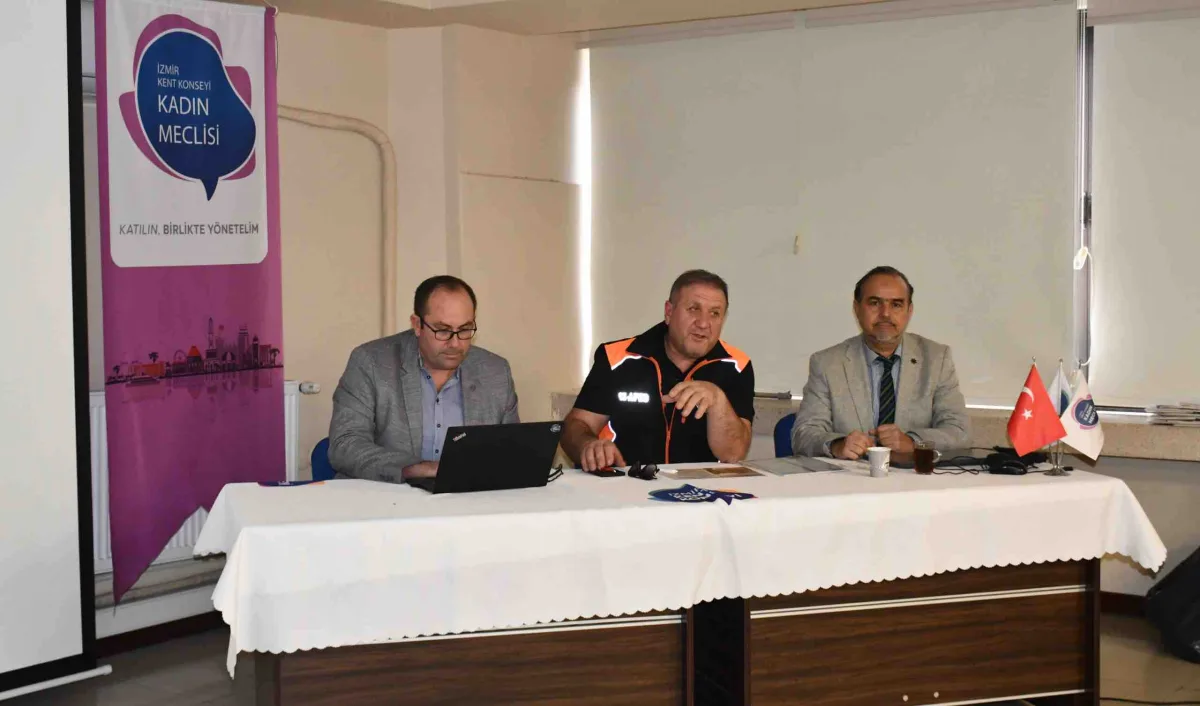 İzmir Kent Konseyi'nden deprem ve kentsel dönüşüm paneli