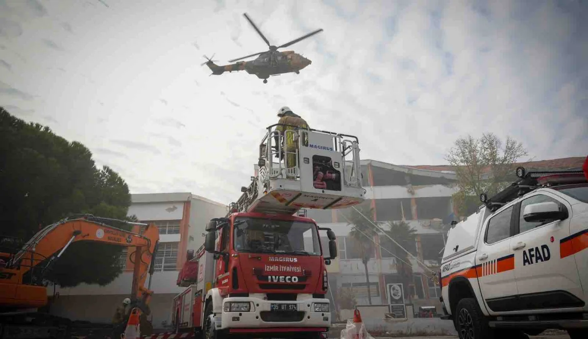 İzmir’de nefes kesen deprem tatbikatı